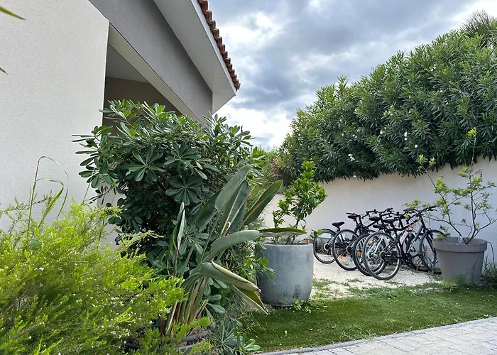 Architecte Ecume 400m Вилла